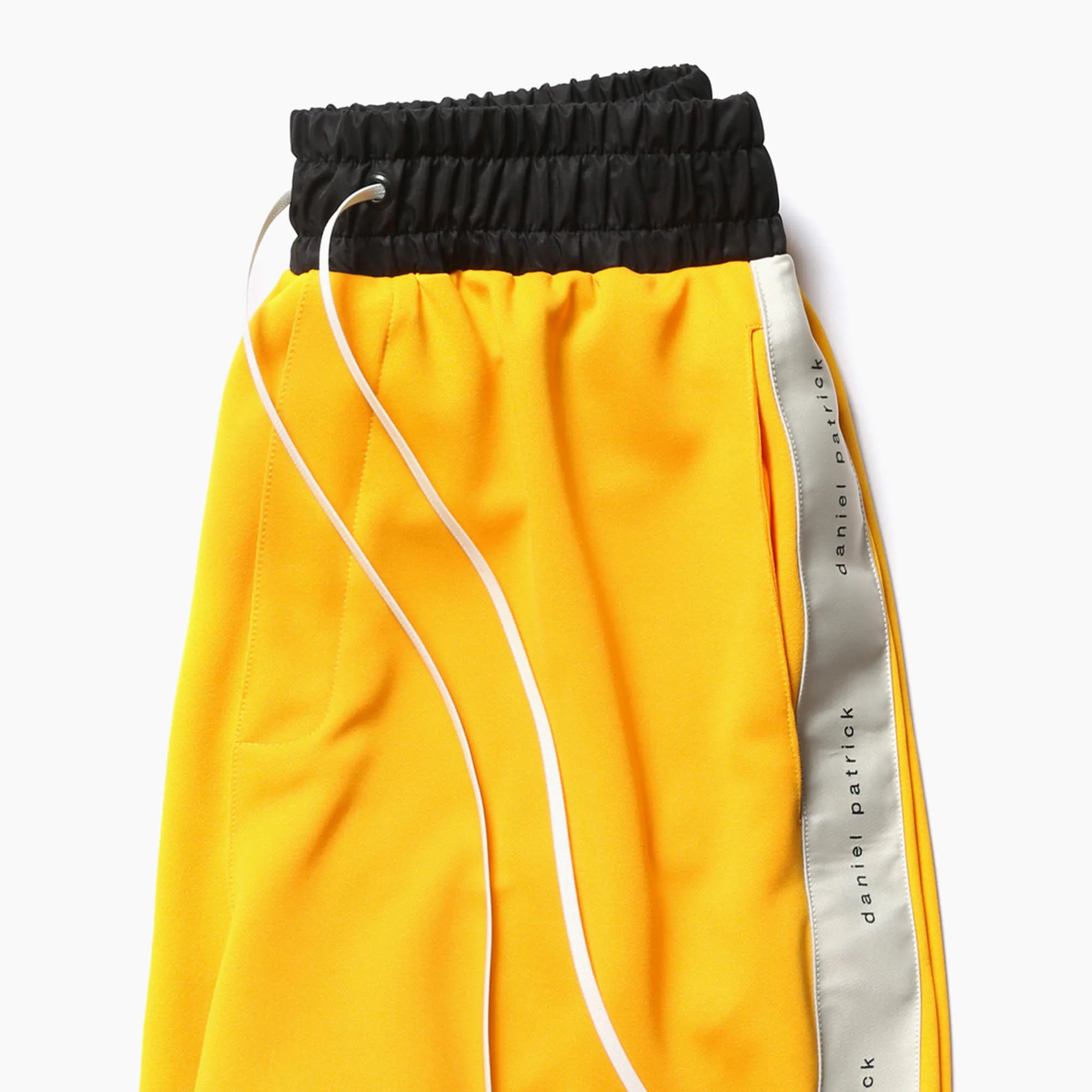 classic gym short / yellow   ivory